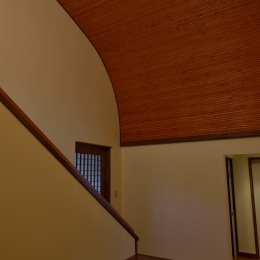 階段ホール (和に合う、ミッドセンチュリー家具との住空間)