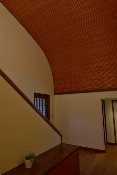 階段ホール (和に合う、ミッドセンチュリー家具との住空間)