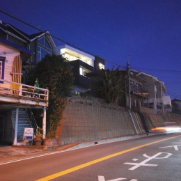 横須賀の住宅-道路より夜景
