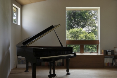 ピアノ室 (緑陰とピアノの家)