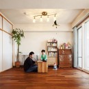 横浜市W様邸 ～ナチュラルリノベーションでヴィンテージ家具を楽しむ住まい～の写真 家族の笑顔が溢れるリビング