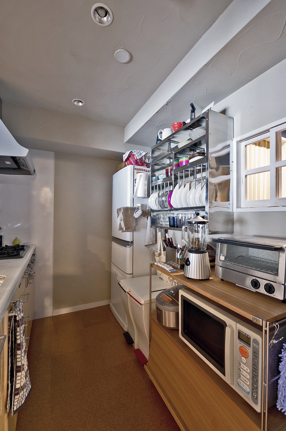 キッチン事例：シンプル設計で、使いやすいキッチンに。（横浜市B様邸 ～自然素材とお気に入りの色に囲まれた住まい～）