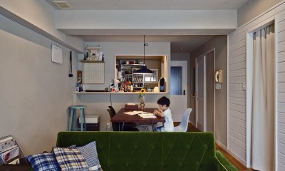 横浜市B様邸 ～自然素材とお気に入りの色に囲まれた住まい～ (カラーと素材感を楽しむダイニング)