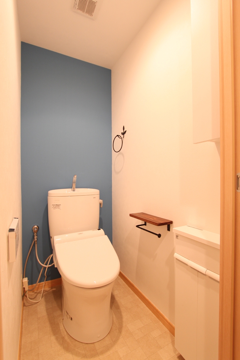 バス/トイレ事例：トイレ（北欧風空間）（川崎市F様邸 ～収納計画にこだわった北欧スタイルの家～）