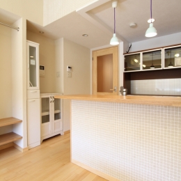 川崎市F様邸 ～収納計画にこだわった北欧スタイルの家～-モザイクタイルがかわいい対面キッチンカウンター
