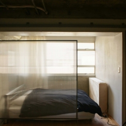 R306＠渋谷 (窓際に作られたベッドルーム)
