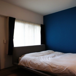 ２ＬＤＫを１ＤＬＫに＠港区 (青い壁の寝室)