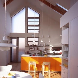 子世帯キッチン (１、２階で住み分ける完全分離型の２世帯住宅)