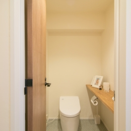 「秘密基地」のある富ヶ谷の家-トイレ