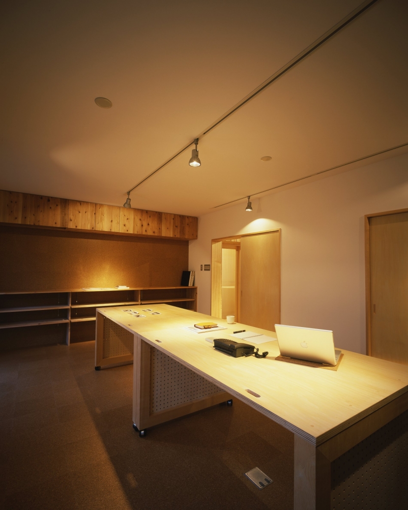 吉永建築デザインスタジオ「長岡京の団地SOHO｜昭和40年代の団地をSOHOにリノベーション」