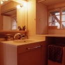 高槻のスキップフロアハウス｜スキップフロアで狭い敷地を有効に使いたおすの写真 洗面室