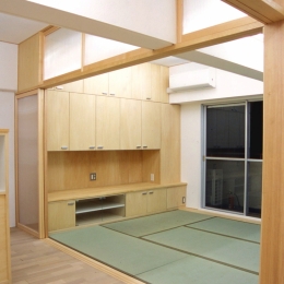 大阪の畳間のあるマンションリノベーション｜昭和40年代築のマンションを明るく、ふんだんに木を使ったインテリアにリノベーション (リビング)
