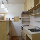 大阪の畳間のあるマンションリノベーション｜昭和40年代築のマンションを明るく、ふんだんに木を使ったインテリアにリノベーションの写真 キッチン