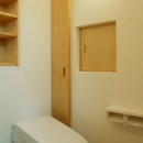 大阪の畳間のあるマンションリノベーション｜昭和40年代築のマンションを明るく、ふんだんに木を使ったインテリアにリノベーションの写真 トイレ
