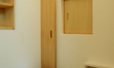 大阪の畳間のあるマンションリノベーション｜昭和40年代築のマンションを明るく、ふんだんに木を使ったインテリアにリノベーション (トイレ)