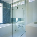 山梨の家～勾配天井の別荘の写真 浴室
