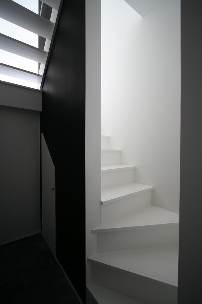 その他事例：階段（アトリエのあるスキップフロアの家　OUCHI-03）