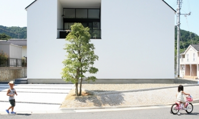 鳥取のミニマルデザインの家　OUCHI-02 (シンプルな外観)