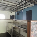 三鷹市Ｔ邸 _削ぎ落とすリノベーションの写真 男の厨房らしく業務用キッチンを設置