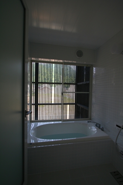 浴室 (鳥取のミニマルデザインの家　OUCHI-02)