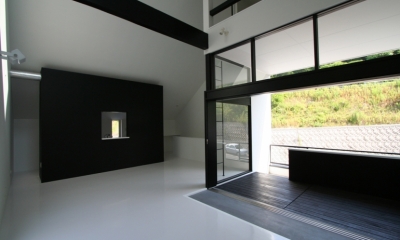 鳥取のミニマルデザインの家　OUCHI-02 (リビング)