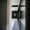 鳥取のミニマルデザインの家　OUCHI-02の写真 玄関土間