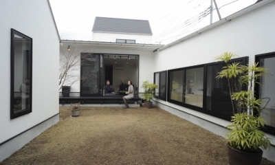 静岡の二世帯住宅  中庭に小屋を持つOUCHI-15 (中庭)