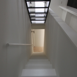 オウチ10・湧水を楽しむ家 (シンプルな階段)