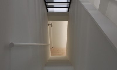 オウチ10・湧水を楽しむ家 (シンプルな階段)