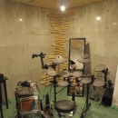 地下の音楽スタジオのある家の写真 地下の音楽スタジオ