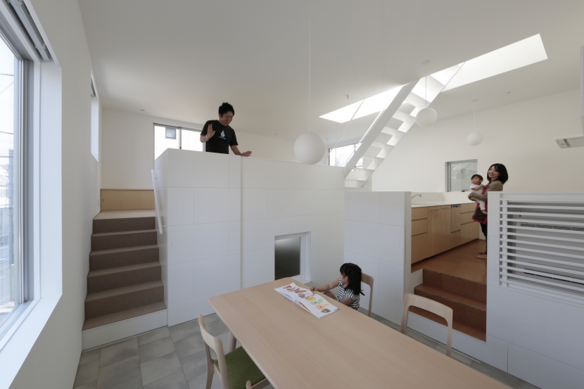 アソトシヒロデザインオフィス／阿蘓俊博「曙橋の家　／　都心の小さな家」