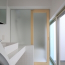 仙台　SOHOの家　OUCHI-18の写真 光庭のある洗面所