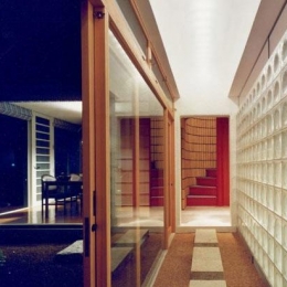 渡り廊下 八本の柱のある家 その他事例 Suvaco スバコ