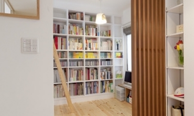 玄関・書斎｜柔らかな印象の無垢材を多用し、明るく、風通しよく、楽しい空間にリノベーション