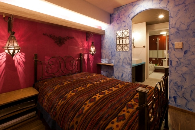 ベッドルーム事例：ベッドルーム（キッチュな色使いと伝統的な技術でつくる、モロッカンな家）