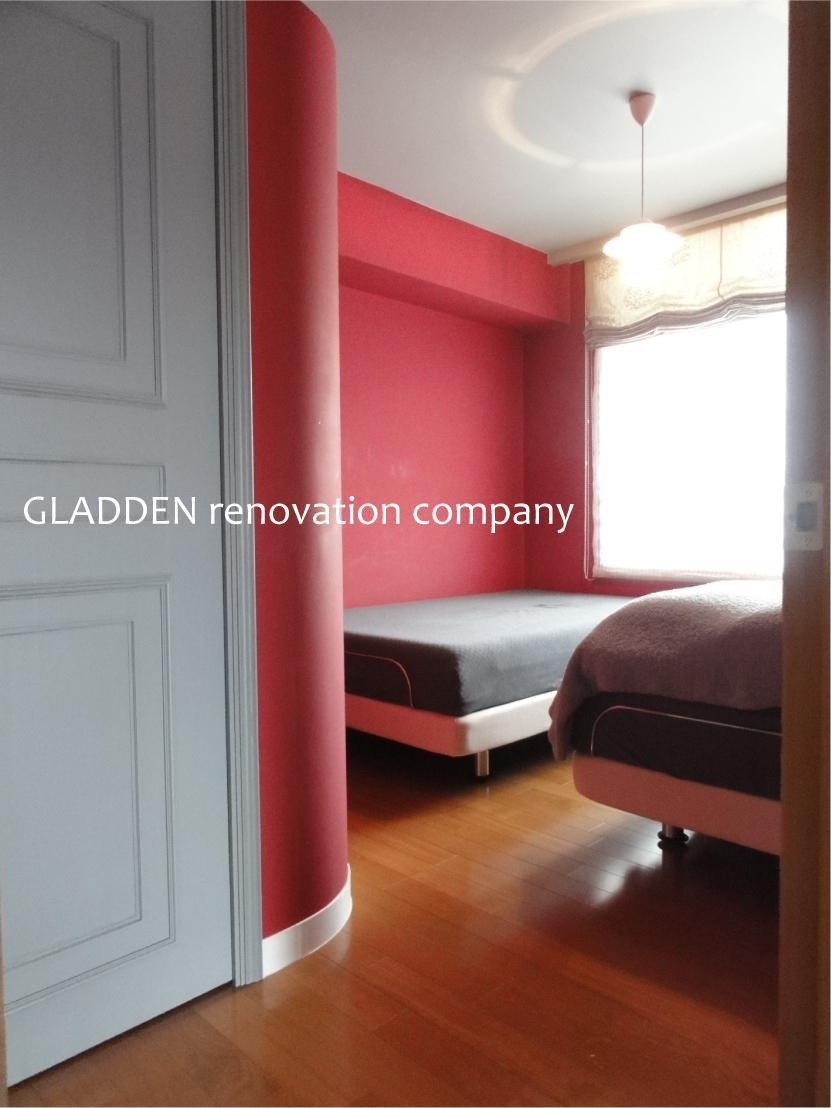 GLADDEN「赤いベッドルーム」