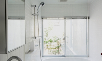 昭和のコートハウス (洗面／浴室)