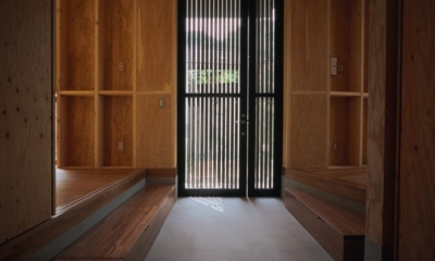 玄関（撮影：淺川敏）｜材木座の家
