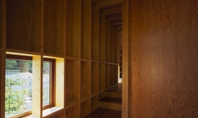 材木座の家 (浴室の裏の空間（撮影：淺川敏）)