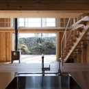 上麻生の家の写真 キッチンからの眺め（撮影：淺川敏）