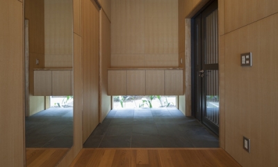 玄関（撮影：淺川敏）｜狛江の家