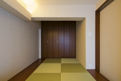 和室 (ペニンシュラ型キッチンはホテルライクリノベーションによくお似合い)