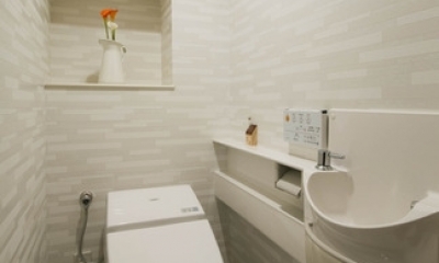 トイレ｜ペニンシュラ型キッチンはホテルライクリノベーションによくお似合い