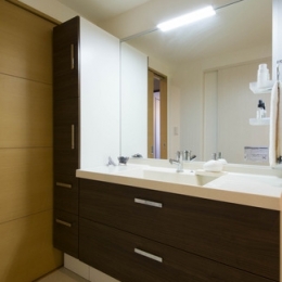 洗面所 ペニンシュラ型キッチンはホテルライクリノベーションによくお似合い バス トイレ事例 Suvaco スバコ