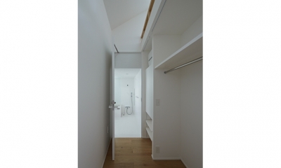 Room2-浴室入口（撮影：鳥村鋼一）｜sandwich apartment