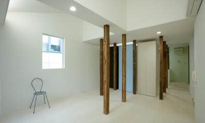 柱の間の空間-After（撮影：鳥村鋼一）｜wooden forest apartement