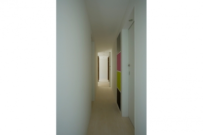 廊下（撮影：鳥村鋼一） (wooden forest apartement)
