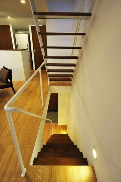階段 (中目・黒の家)