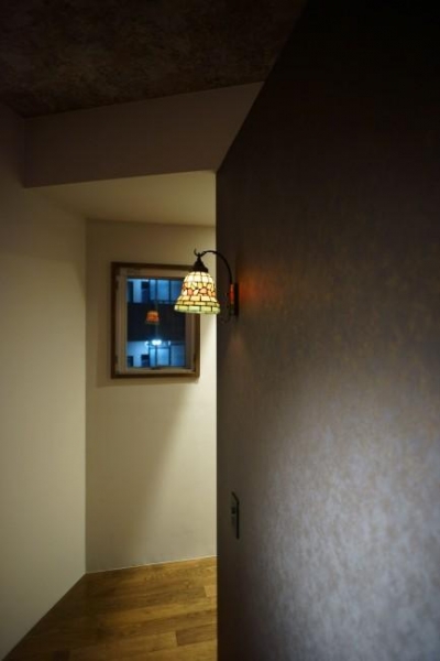 ベッドルームの照明（撮影：樽井利和） (神泉リノベーション（東京都目黒区S邸）)