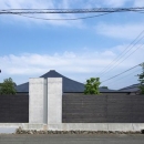 中津の住宅の写真 プライバシーを確保する塀（撮影：Kouji Okamoto）